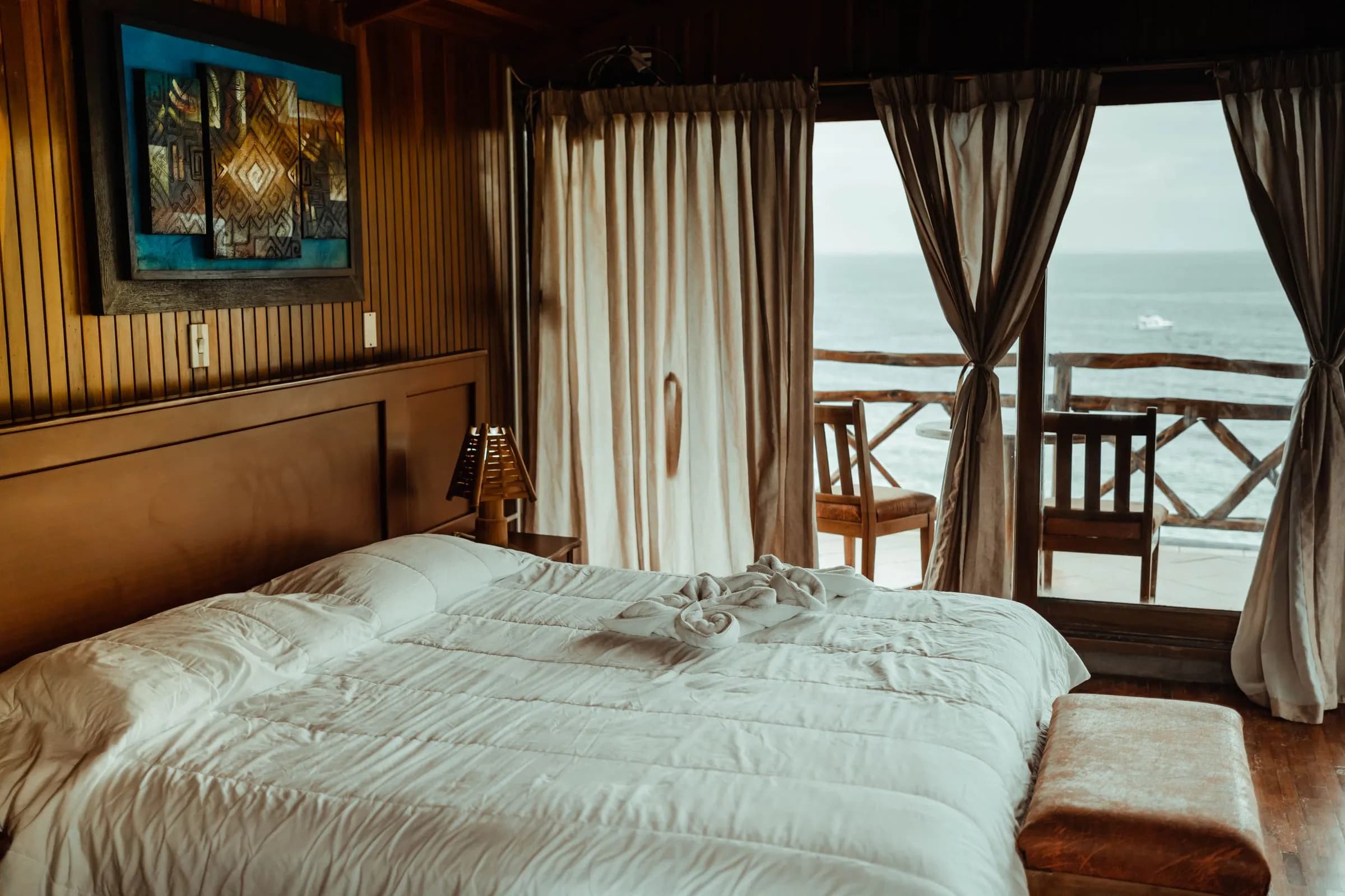 Bedroom opening onto a balcony with a sea view